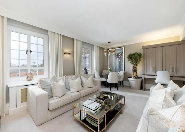 Chelsea Manor Apartment Retreat With 2 Bedrooms